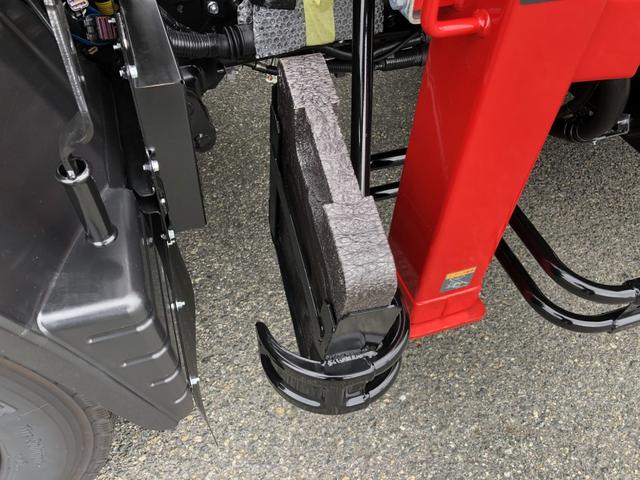 キャンター 　カスタム仕様　４段クレーン付　３．８トン積載　古河ユニック製　警報仕様　超ワイド角足アウトリガ　ワイド　ロング　全低床　木製あおり３方開　１７５馬力（38枚目）