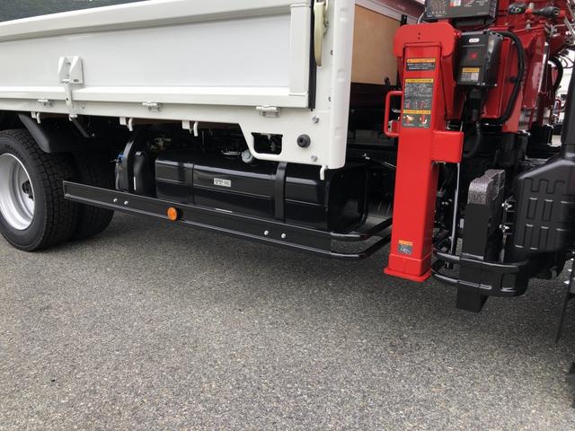 キャンター 　カスタム仕様　４段クレーン付　３．８トン積載　古河ユニック製　警報仕様　超ワイド角足アウトリガ　ワイド　ロング　全低床　木製あおり３方開　１７５馬力（43枚目）