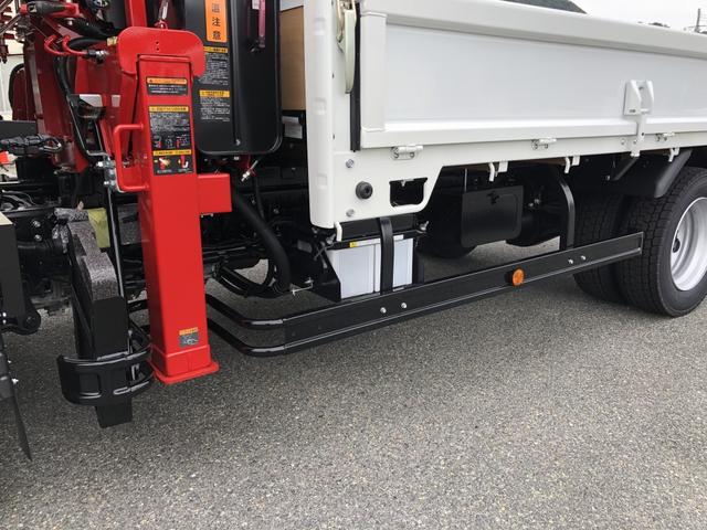 キャンター 　カスタム仕様　４段クレーン付　３．８トン積載　古河ユニック製　警報仕様　超ワイド角足アウトリガ　ワイド　ロング　全低床　木製あおり３方開　１７５馬力（45枚目）