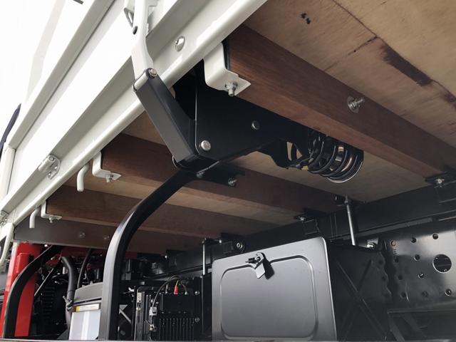 キャンター 　カスタム仕様　４段クレーン付　３．８トン積載　古河ユニック製　警報仕様　超ワイド角足アウトリガ　ワイド　ロング　全低床　木製あおり３方開　１７５馬力（49枚目）