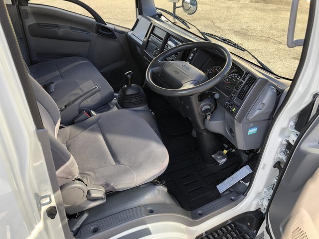 エルフトラック 　中温冷凍車　－５℃設定　東プレ製　スタンバイ機能付　左右スライドドア　リヤ３枚観音式扉　標準幅　ロング　２トン積載　４．４ｍボディ　アドブルー不要　６速ＭＴ（8枚目）