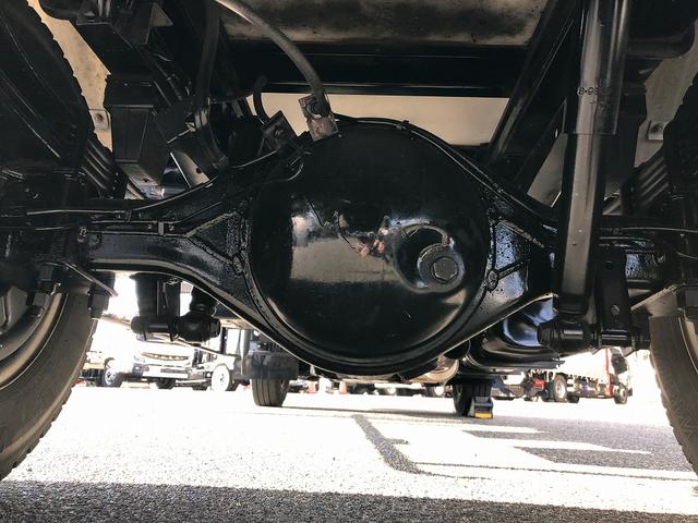 エルフトラック 　中温冷凍車　－５℃設定　東プレ製　スタンバイ機能付　左右スライドドア　リヤ３枚観音式扉　標準幅　ロング　２トン積載　４．４ｍボディ　アドブルー不要　６速ＭＴ（9枚目）