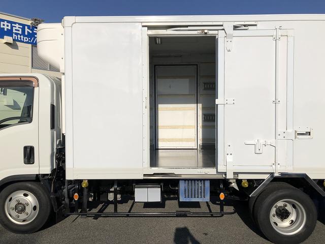 エルフトラック 　中温冷凍車　－５℃設定　東プレ製　スタンバイ機能付　左右スライドドア　リヤ３枚観音式扉　標準幅　ロング　２トン積載　４．４ｍボディ　アドブルー不要　６速ＭＴ（14枚目）