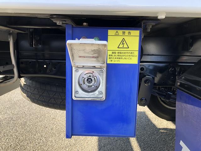 エルフトラック 　中温冷凍車　－５℃設定　東プレ製　スタンバイ機能付　左右スライドドア　リヤ３枚観音式扉　標準幅　ロング　２トン積載　４．４ｍボディ　アドブルー不要　６速ＭＴ（27枚目）