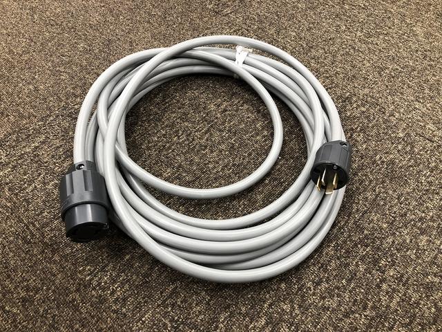 エルフトラック 　中温冷凍車　－５℃設定　東プレ製　スタンバイ機能付　左右スライドドア　リヤ３枚観音式扉　標準幅　ロング　２トン積載　４．４ｍボディ　アドブルー不要　６速ＭＴ（28枚目）