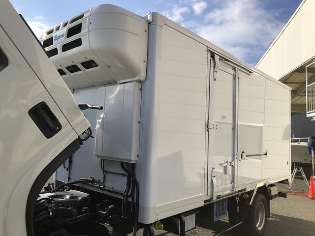エルフトラック 　中温冷凍車　－５℃設定　東プレ製　スタンバイ機能付　左右スライドドア　リヤ３枚観音式扉　標準幅　ロング　２トン積載　４．４ｍボディ　アドブルー不要　６速ＭＴ（29枚目）