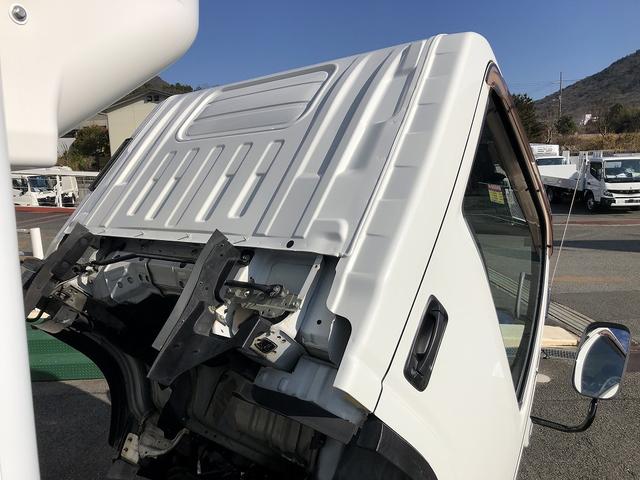 エルフトラック 　中温冷凍車　－５℃設定　東プレ製　スタンバイ機能付　左右スライドドア　リヤ３枚観音式扉　標準幅　ロング　２トン積載　４．４ｍボディ　アドブルー不要　６速ＭＴ（34枚目）