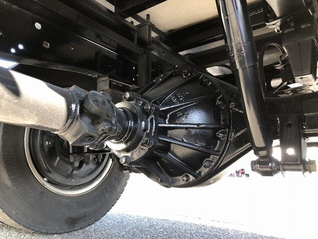 エルフトラック 　中温冷凍車　－５℃設定　東プレ製　スタンバイ機能付　左右スライドドア　リヤ３枚観音式扉　標準幅　ロング　２トン積載　４．４ｍボディ　アドブルー不要　６速ＭＴ（41枚目）