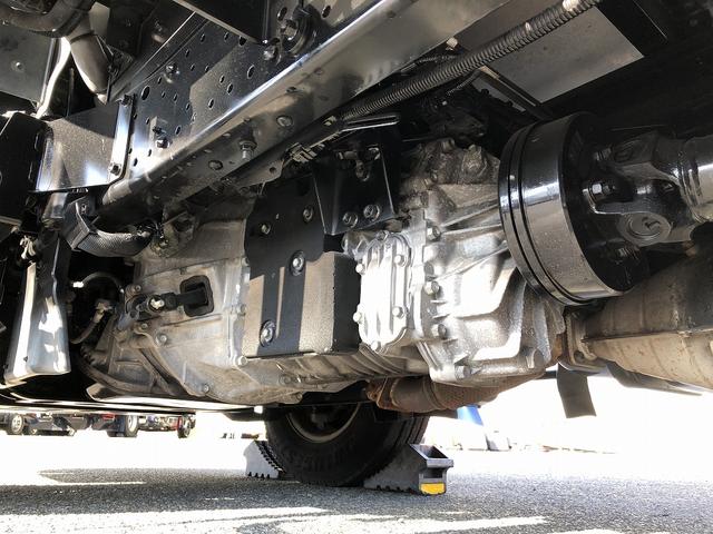 エルフトラック 　中温冷凍車　－５℃設定　東プレ製　スタンバイ機能付　左右スライドドア　リヤ３枚観音式扉　標準幅　ロング　２トン積載　４．４ｍボディ　アドブルー不要　６速ＭＴ（43枚目）