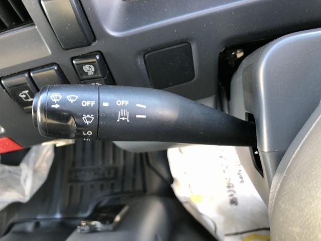 エルフトラック 　中温冷凍車　－５℃設定　東プレ製　スタンバイ機能付　左右スライドドア　リヤ３枚観音式扉　標準幅　ロング　２トン積載　４．４ｍボディ　アドブルー不要　６速ＭＴ（53枚目）