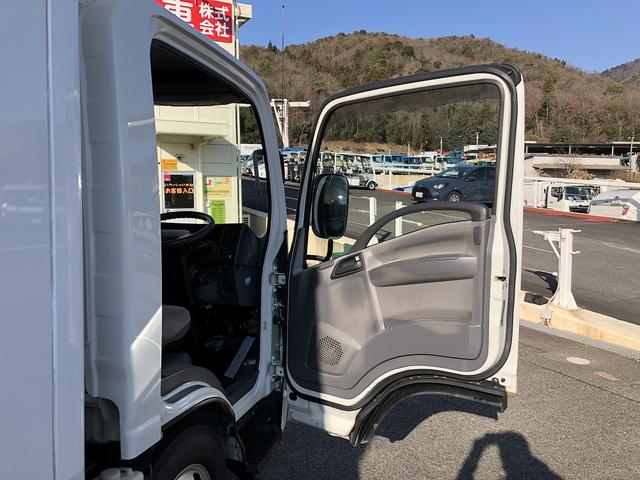 エルフトラック 　中温冷凍車　－５℃設定　東プレ製　スタンバイ機能付　左右スライドドア　リヤ３枚観音式扉　標準幅　ロング　２トン積載　４．４ｍボディ　アドブルー不要　６速ＭＴ（58枚目）