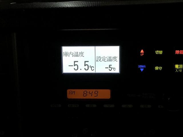 エルフトラック 　中温冷凍車　－５℃設定　東プレ製　スタンバイ機能付　左右スライドドア　リヤ３枚観音式扉　標準幅　ロング　２トン積載　４．４ｍボディ　アドブルー不要　６速ＭＴ（63枚目）