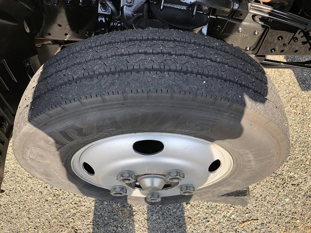 エルフトラック 　中温冷凍車　－５℃設定　東プレ製　スタンバイ機能付　左右スライドドア　リヤ３枚観音式扉　標準幅　ロング　２トン積載　４．４ｍボディ　アドブルー不要　６速ＭＴ（65枚目）