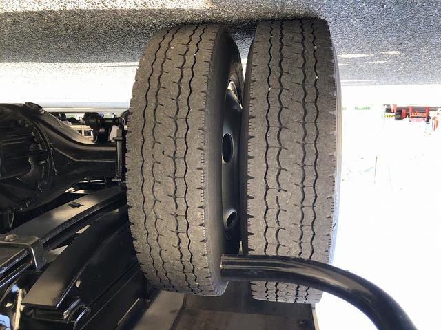 エルフトラック 　中温冷凍車　－５℃設定　東プレ製　スタンバイ機能付　左右スライドドア　リヤ３枚観音式扉　標準幅　ロング　２トン積載　４．４ｍボディ　アドブルー不要　６速ＭＴ（66枚目）