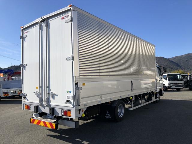 ファイター 　アルミウイング　２７５０ｋｇ積載　ワイド幅　ベッド付　パブコ製　アルミブロック２方開　ラッシングレール２段　リヤエアサス　２２０馬力　リヤ観音式扉（4枚目）