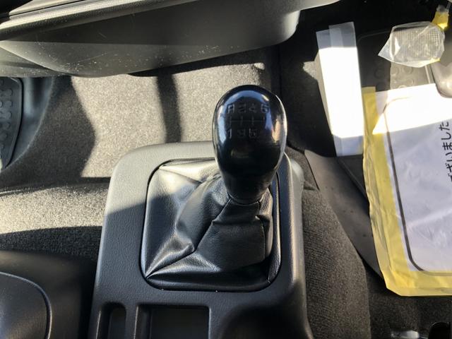 ファイター 　アルミウイング　２７５０ｋｇ積載　ワイド幅　ベッド付　パブコ製　アルミブロック２方開　ラッシングレール２段　リヤエアサス　２２０馬力　リヤ観音式扉（56枚目）