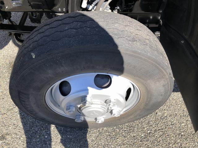 ファイター 　アルミウイング　２７５０ｋｇ積載　ワイド幅　ベッド付　パブコ製　アルミブロック２方開　ラッシングレール２段　リヤエアサス　２２０馬力　リヤ観音式扉（63枚目）