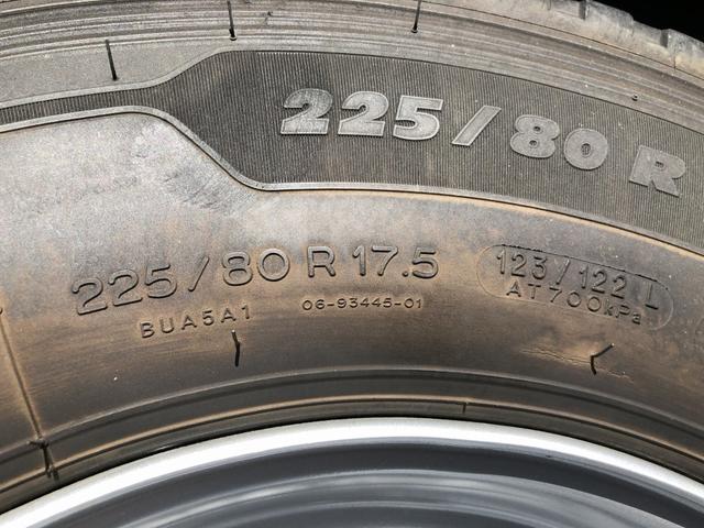 ファイター 　アルミウイング　２７５０ｋｇ積載　ワイド幅　ベッド付　パブコ製　アルミブロック２方開　ラッシングレール２段　リヤエアサス　２２０馬力　リヤ観音式扉（68枚目）