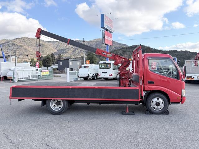デュトロ 　３段横置きクレーン付　平ボディ　古河ユニック製　パートタイム４ＷＤ　２．６ｔ積載　４．３ｍボディ　標準幅　ロング　高床　木製あおり３方開　アドブルー不要（3枚目）