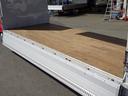 　アルミウイング　パブコ製ボディ　新明和工業製跳上式パワーゲート　リヤエアサス　ワイド幅　ベッド付　２トン積載　６．２ｍボディ（17枚目）