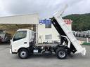 デュトロ 　ローダーダンプ　新明和工業製　３．７トン積載　ワイド　１１尺ミドル　高床　道板兼用リヤゲート　スライド用ラジコン付　角底ボディ　アドブルー不要（7枚目）