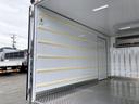 中温冷凍車 -5℃設定 東プレ製 スタンバイ機能付 左右スライドドア リヤ3枚観音式扉 標準幅 11尺ミドル 全低床 2t積載 AT車(22枚目)