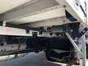 　アルミウイング　２７５０ｋｇ積載　ワイド幅　ベッド付　パブコ製　アルミブロック２方開　ラッシングレール２段　リヤエアサス　２２０馬力　リヤ観音式扉（42枚目）