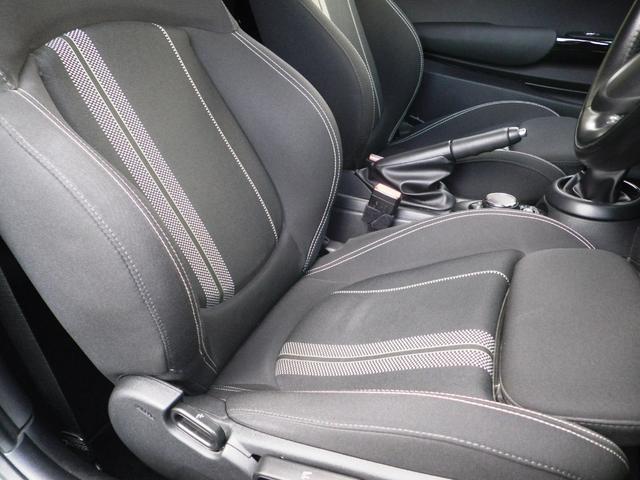 ＭＩＮＩ クーパーＳ　ビルシュタイン車高調／デイライト／純正ブラック１７インチアルミ／ＨＤＤナビ／ミラーＥＴＣ／ブルートゥース／ＵＳＢ／ＡＵＸ／ディスプレイリングライト／オートライト／コンフォートアクセス（19枚目）