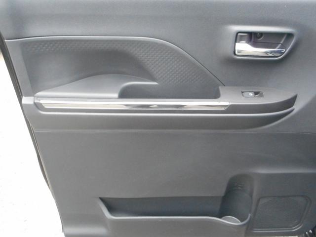 タント カスタムＸ　両側パワースライドドア　ナビ地デジ　バックカメラ　ＥＴＣ　衝突軽減装置　誤発進防止装置　レーンアシスト　ＵＶカットプライバシーガラス　スマートキー２個（7枚目）