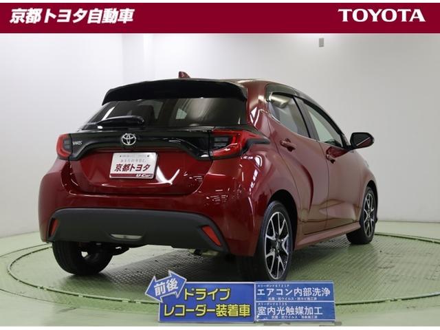 ヤリス Ｚ　サイドＳＲＳ　ＡＡＣ　バックモニタ　スマキー　横滑防止装置　キーフリー　アルミ　ＬＥＤランプ　パワーウインドウ　定期点検記録簿　助手席エアバック　クルコン　エアバッグ　パワーステアリング　ナビ　ＥＴＣ（3枚目）