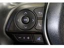 ステアリングスイッチでハンズフリー電話や音声認識、オーディオ操作やマルチインフォメーションディスプレイ内の表示切替えなどが出来ます。走行中に視線を逸らさず出来る手元操作は安全運転につながります。