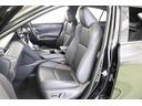 運転席と助手席は寒い時期に嬉しいヒーター機能付です。背もたれと座面から爽やかな風が吹き出るシートベンチレーション機能も搭載しています。暑い時期も、寒い時期も快適に過ごせます。