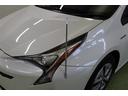 右側の運転席から最も遠く、把握しづらい車体左前方の距離感覚を視覚的にサポートしてくれるフェンダーポールを装備しています。狭い場所での運転に効果を発揮してくれます。