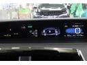 大きく表示されるデジタルメーターは、瞬時に車速が確認できます。インフォメーションディスプレイではHVシステムの現状況などが一目で確認できます。地球に優しく運転すると、ガソリン代の節約にもつながりますよ
