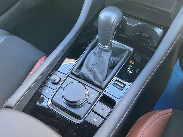 ＭＡＺＤＡ３ファストバック ２．０　２０Ｓ　レトロスポーツエディション　試乗車ＵＰ　禁煙車　歩行者検知ブレーキ（12枚目）