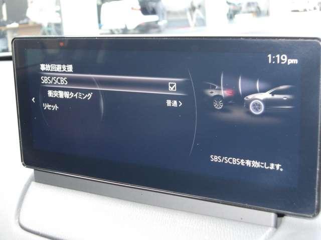 �ԗ��ɓ��ڂ��ꂽ�Z���T�[�ƃJ�����őΏە������m���A���ԂƂ��Փ˂���\��������ƃu���[�L��������܂��B�����̂������ʂŁA�Փ˂����m�����ۂɃu���[�L��������邱�ƂŁA�Փ˂̉����Ռ����y�����܂��B