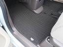 Honda認定中古車に新品の純正フロアマットを装着しました。気分よくドライブをお楽しみいただけます♪