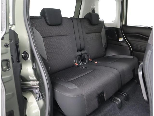 後席も広く使えます