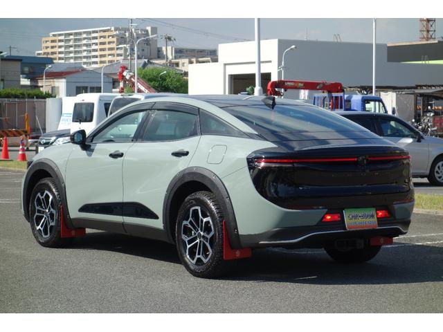 クラウンクロスオーバー RS ランドスケープ 期間限定販売/専用色ブラック・アーバンカーキ/リベット止めオーバーフェンダー/レッドマッドガード/トーイングヒッチ/専用デザインアルミ/オールテレインタイヤ/走行320K/ディーラー保証(8枚目)