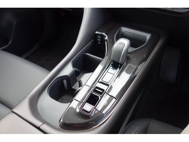 クラウンクロスオーバー RS ランドスケープ 期間限定販売/専用色ブラック・アーバンカーキ/リベット止めオーバーフェンダー/レッドマッドガード/トーイングヒッチ/専用デザインアルミ/オールテレインタイヤ/走行320K/ディーラー保証(44枚目)