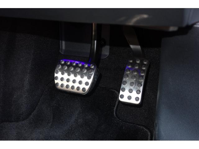 フットペダルもＡＭＧらしくスポーティーです