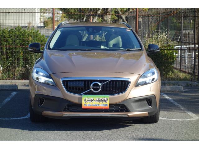 Ｖ４０ クロスカントリー　Ｔ５　ＡＷＤ　サマム　スタイリングＫＩＴ／アイシン８速ＡＴ／トールハンマーＬＥＤ／インテリセーフ／前後ドラレコ／ハーマンカードン／ロウカッパーＭ／チャコール・ブロンド２トーン革／Ｈ３０・３１・Ｒ３・４・５・７記録簿／１オナ（3枚目）