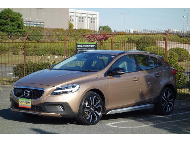 Ｖ４０ クロスカントリー　Ｔ５　ＡＷＤ　サマム　スタイリングＫＩＴ／アイシン８速ＡＴ／トールハンマーＬＥＤ／インテリセーフ／前後ドラレコ／ハーマンカードン／ロウカッパーＭ／チャコール・ブロンド２トーン革／Ｈ３０・３１・Ｒ３・４・５・７記録簿／１オナ（5枚目）