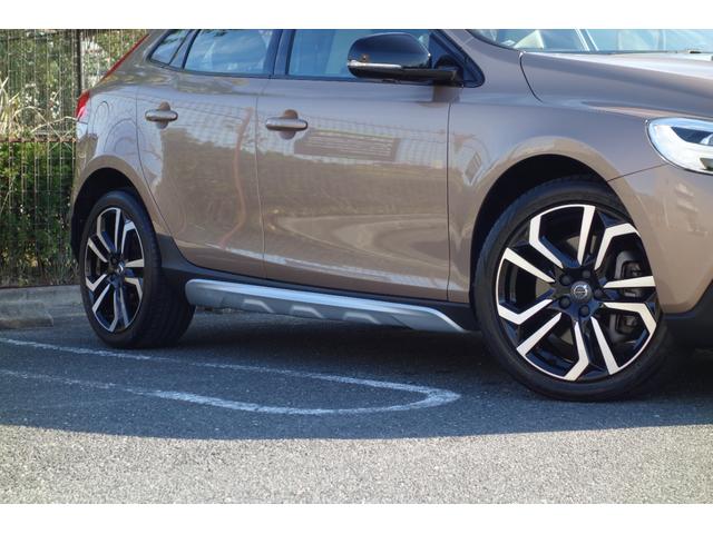 Ｖ４０ クロスカントリー　Ｔ５　ＡＷＤ　サマム　スタイリングＫＩＴ／アイシン８速ＡＴ／トールハンマーＬＥＤ／インテリセーフ／前後ドラレコ／ハーマンカードン／ロウカッパーＭ／チャコール・ブロンド２トーン革／Ｈ３０・３１・Ｒ３・４・５・７記録簿／１オナ（12枚目）
