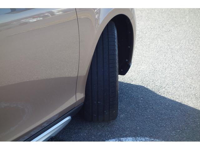 Ｖ４０ クロスカントリー　Ｔ５　ＡＷＤ　サマム　スタイリングＫＩＴ／アイシン８速ＡＴ／トールハンマーＬＥＤ／インテリセーフ／前後ドラレコ／ハーマンカードン／ロウカッパーＭ／チャコール・ブロンド２トーン革／Ｈ３０・３１・Ｒ３・４・５・７記録簿／１オナ（14枚目）