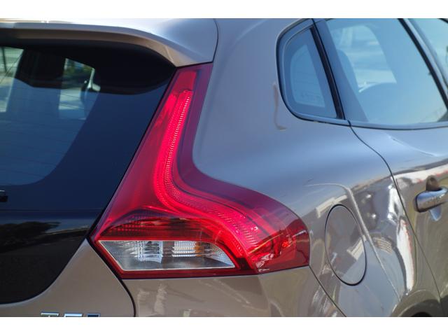 Ｖ４０ クロスカントリー　Ｔ５　ＡＷＤ　サマム　スタイリングＫＩＴ／アイシン８速ＡＴ／トールハンマーＬＥＤ／インテリセーフ／前後ドラレコ／ハーマンカードン／ロウカッパーＭ／チャコール・ブロンド２トーン革／Ｈ３０・３１・Ｒ３・４・５・７記録簿／１オナ（20枚目）