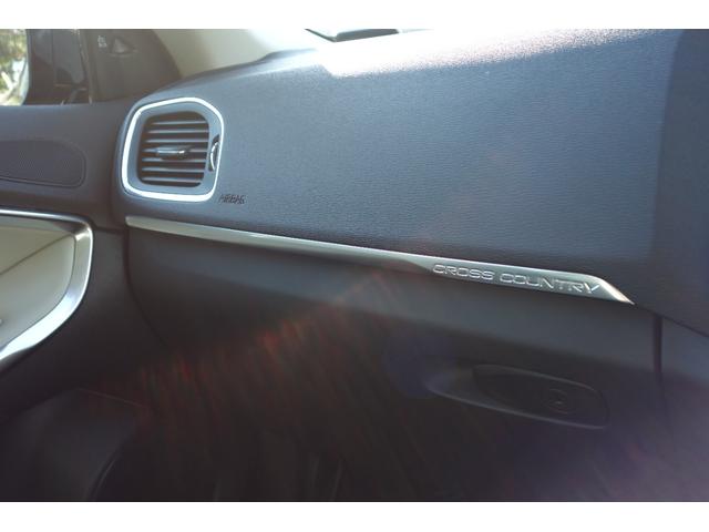 Ｖ４０ クロスカントリー　Ｔ５　ＡＷＤ　サマム　スタイリングＫＩＴ／アイシン８速ＡＴ／トールハンマーＬＥＤ／インテリセーフ／前後ドラレコ／ハーマンカードン／ロウカッパーＭ／チャコール・ブロンド２トーン革／Ｈ３０・３１・Ｒ３・４・５・７記録簿／１オナ（28枚目）