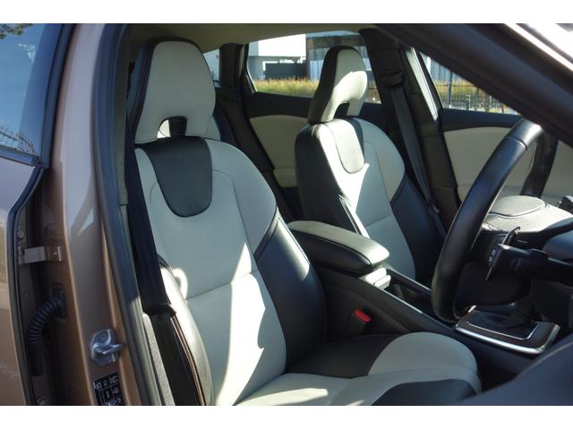 Ｖ４０ クロスカントリー　Ｔ５　ＡＷＤ　サマム　スタイリングＫＩＴ／アイシン８速ＡＴ／トールハンマーＬＥＤ／インテリセーフ／前後ドラレコ／ハーマンカードン／ロウカッパーＭ／チャコール・ブロンド２トーン革／Ｈ３０・３１・Ｒ３・４・５・７記録簿／１オナ（29枚目）