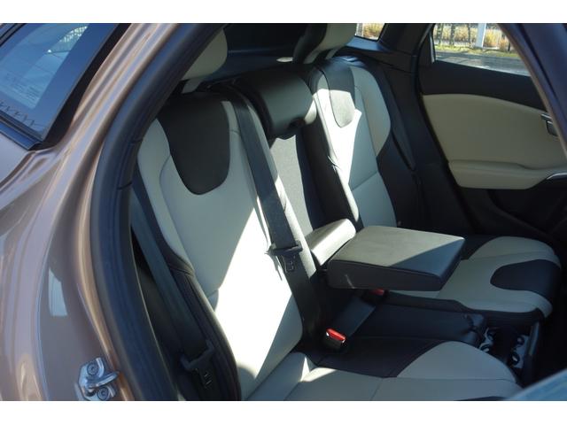 Ｖ４０ クロスカントリー　Ｔ５　ＡＷＤ　サマム　スタイリングＫＩＴ／アイシン８速ＡＴ／トールハンマーＬＥＤ／インテリセーフ／前後ドラレコ／ハーマンカードン／ロウカッパーＭ／チャコール・ブロンド２トーン革／Ｈ３０・３１・Ｒ３・４・５・７記録簿／１オナ（32枚目）