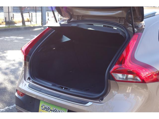 Ｖ４０ クロスカントリー　Ｔ５　ＡＷＤ　サマム　スタイリングＫＩＴ／アイシン８速ＡＴ／トールハンマーＬＥＤ／インテリセーフ／前後ドラレコ／ハーマンカードン／ロウカッパーＭ／チャコール・ブロンド２トーン革／Ｈ３０・３１・Ｒ３・４・５・７記録簿／１オナ（34枚目）